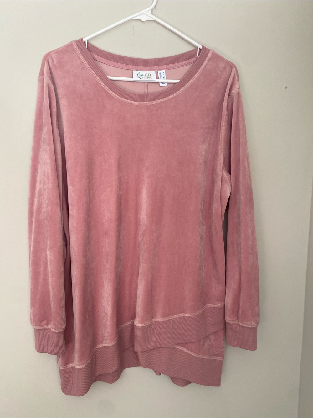 d&co. Active Dusty Rose Velor Pullover